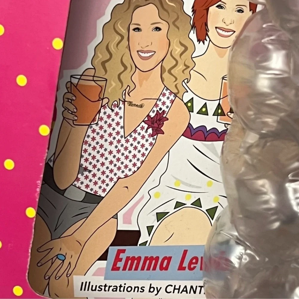 Sex and the City Book and Cocktail Glass Gift Box Set - Picture 3 of 10